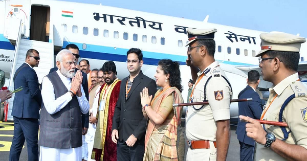 Karnataka: PM Modi received warmly at Kalaburagi airport before departing for Maharashtra